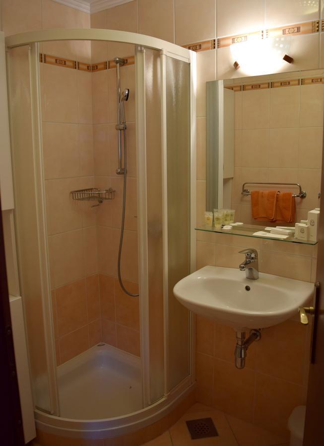 Guest House Pod Grebenom Podcetrtek Esterno foto
